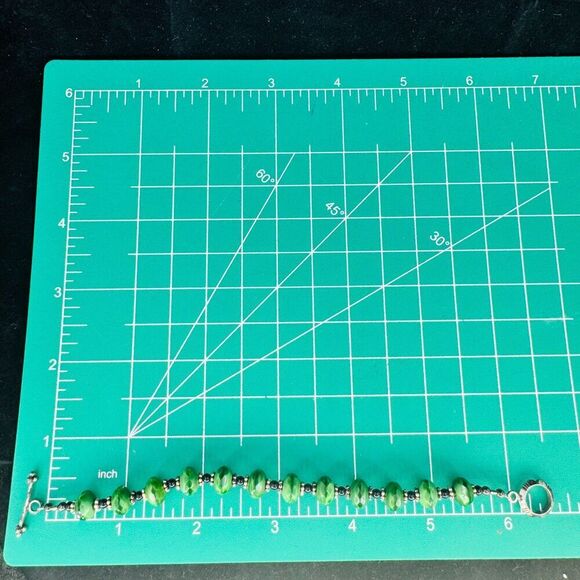 Green Faceted Cut Glass Beaded Bracelet Sterling Toggle Clasp - Picture 6 of 6